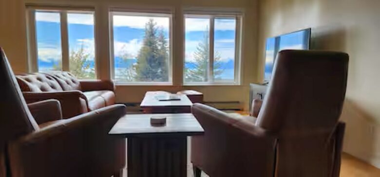 Spacious Alaska View Retreat with Private Studio - Homer, Alaska