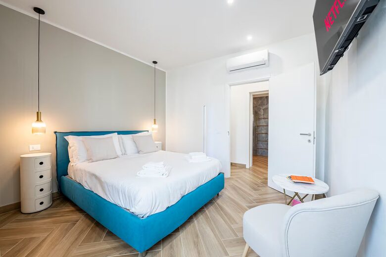 Elegant Two Bedroom Apartment Near Santa Maria Novella - Florence, Italy