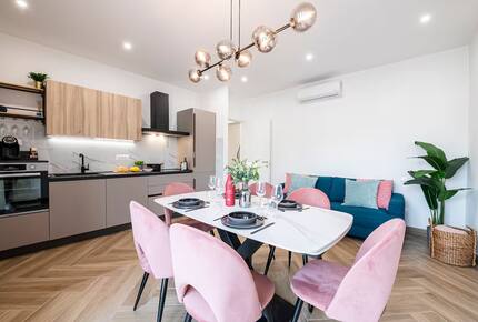 Elegant Two Bedroom Apartment Near Santa Maria Novella - Florence, Italy