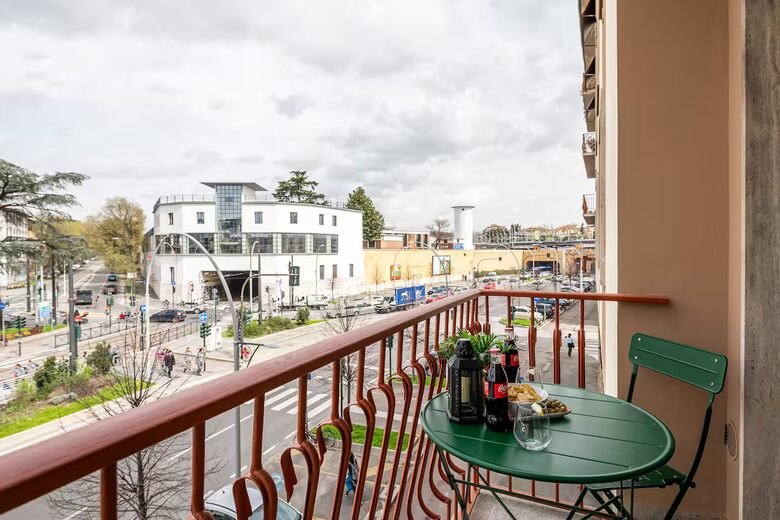 Elegant Two Bedroom Apartment Near Santa Maria Novella - Florence, Italy