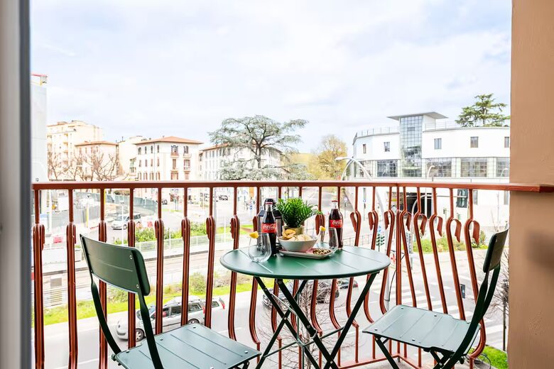 Elegant Two Bedroom Apartment Near Santa Maria Novella - Florence, Italy