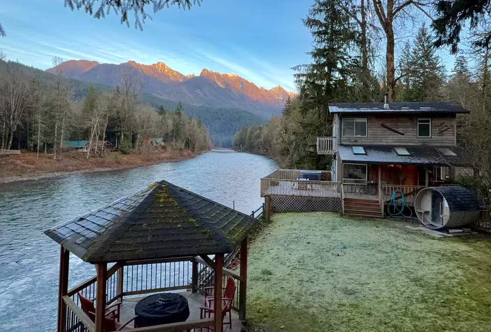 Cascade Mountain Wellness Retreat - Gold Bar, Washington