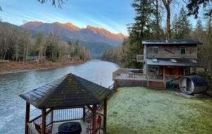 Cascade Mountain Wellness Retreat - Gold Bar, Washington