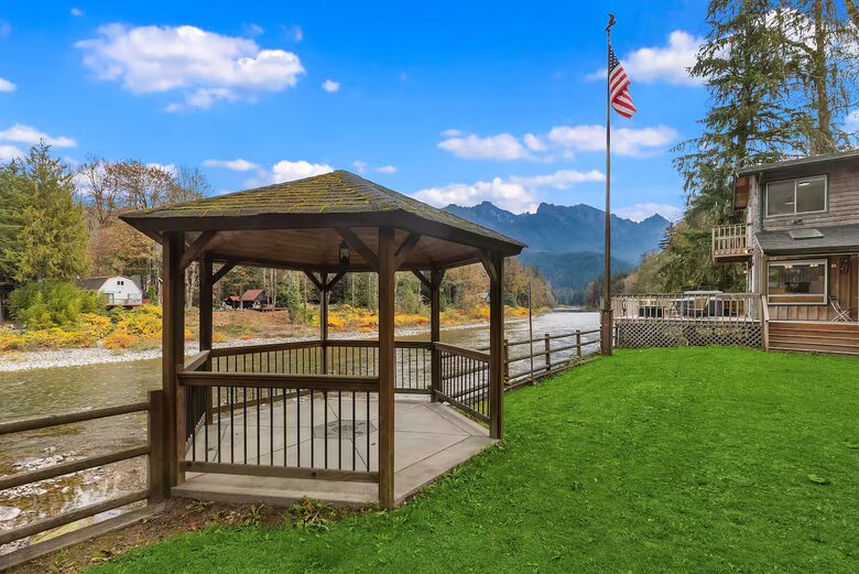 Cascade Mountain Wellness Retreat - Gold Bar, Washington