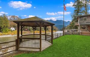 Cascade Mountain Wellness Retreat - Gold Bar, Washington