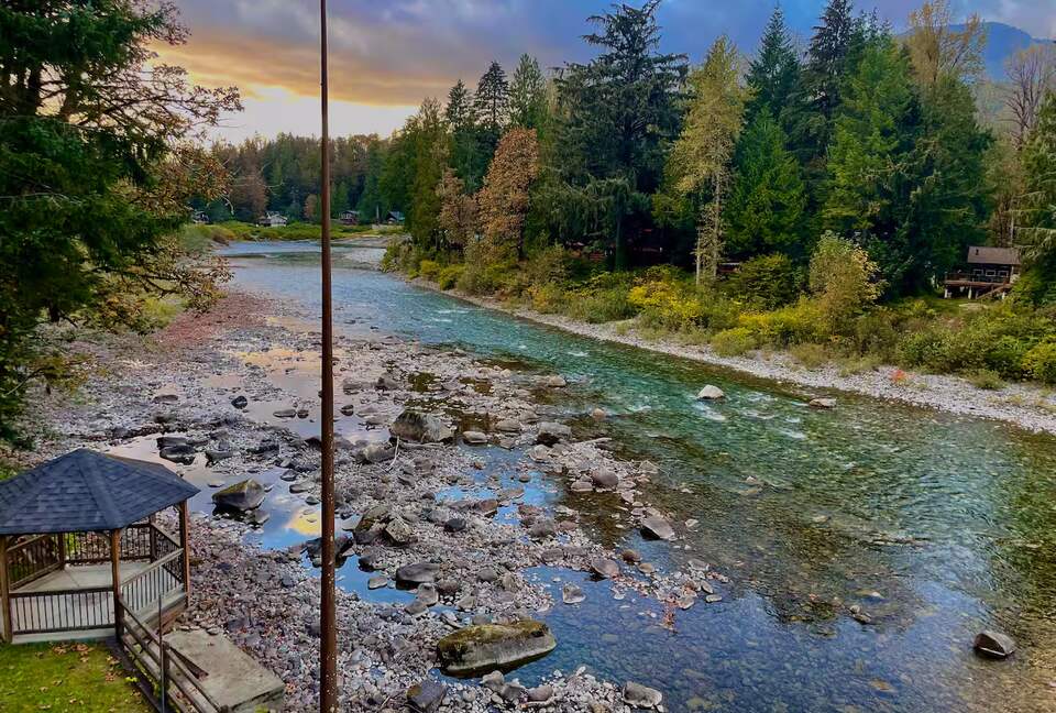 Cascade Mountain Wellness Retreat - Gold Bar, Washington