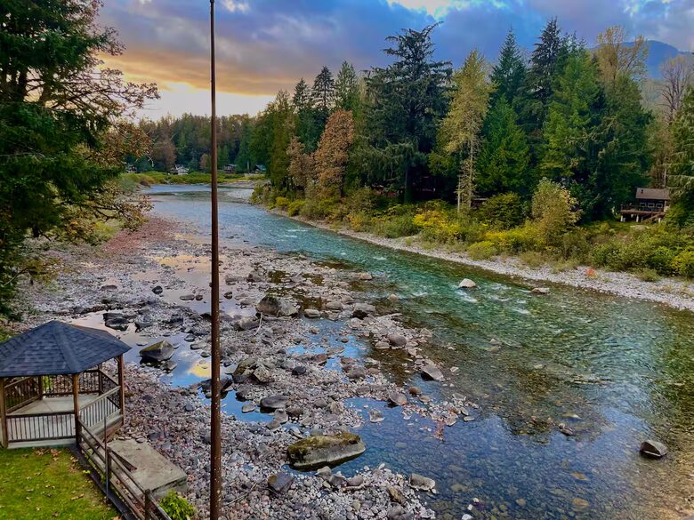Cascade Mountain Wellness Retreat - Gold Bar, Washington