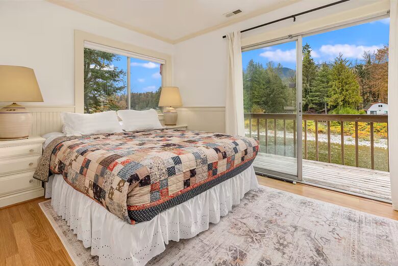 Cascade Mountain Wellness Retreat - Gold Bar, Washington