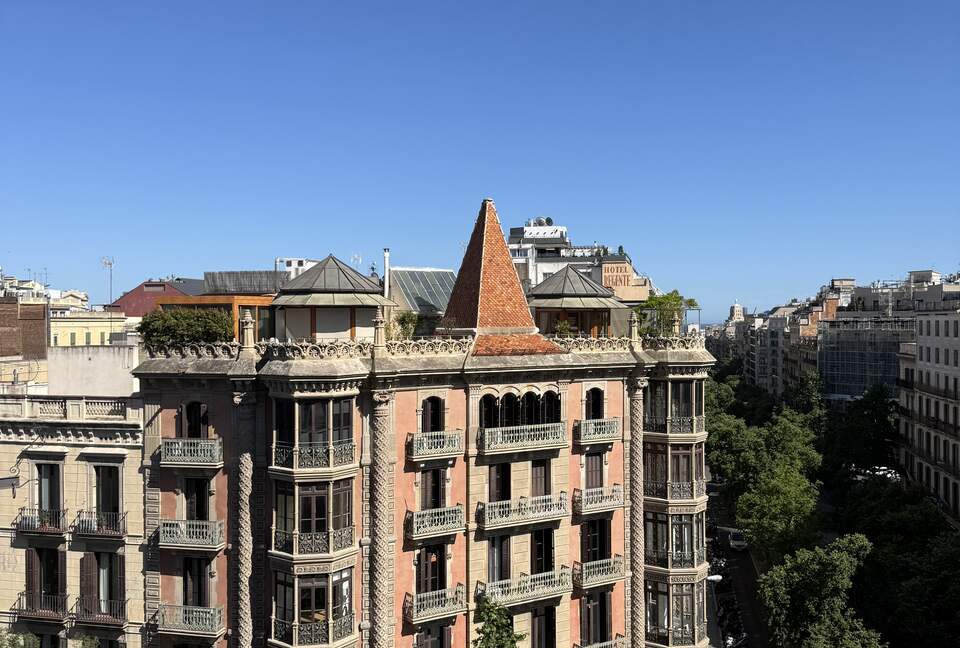 Rambla de Catalunya Elegance - Barcelona, Spain