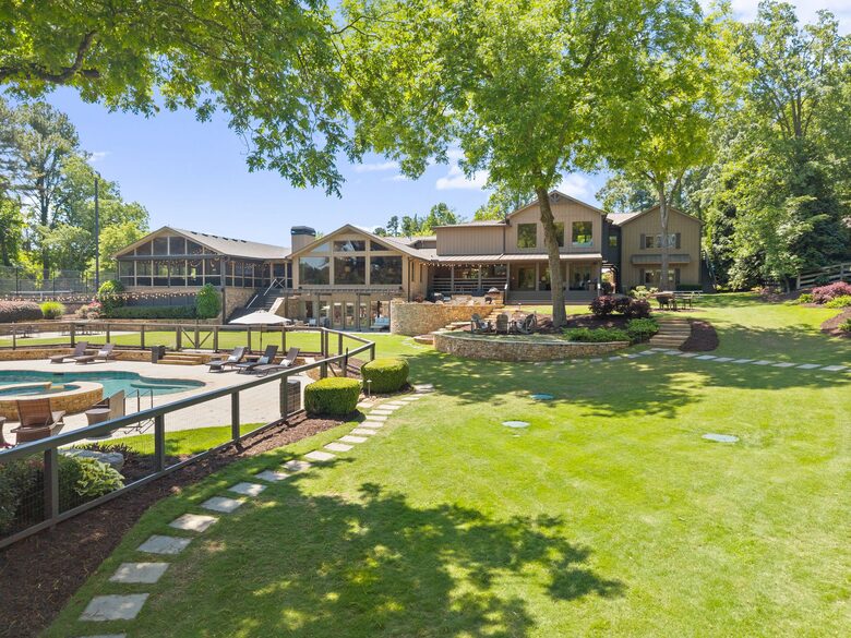 Ark on Lake Lanier - Gainesville, Georgia