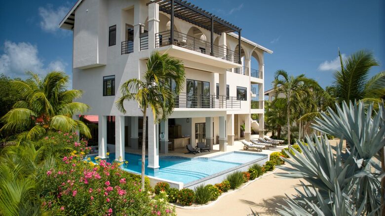 Villa Vaya Vista - 3 Story 4BR Waterfront Villa w/ Sunset Views - Maya Beach, Belize