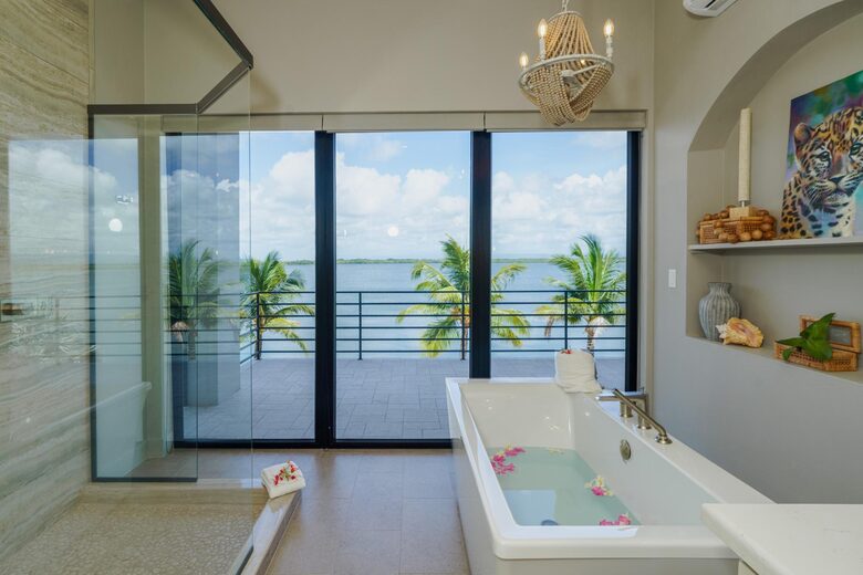 Villa Vaya Vista - 3 Story 4BR Waterfront Villa w/ Sunset Views - Maya Beach, Belize