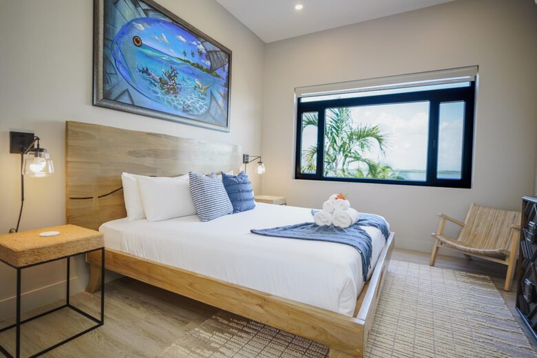 Villa Vaya Vista - 3 Story 4BR Waterfront Villa w/ Sunset Views - Maya Beach, Belize