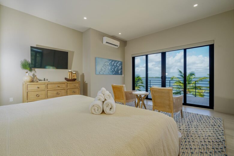 Villa Vaya Vista - 3 Story 4BR Waterfront Villa w/ Sunset Views - Maya Beach, Belize