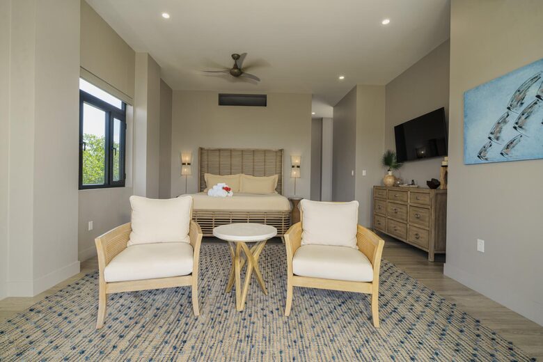Villa Vaya Vista - 3 Story 4BR Waterfront Villa w/ Sunset Views - Maya Beach, Belize