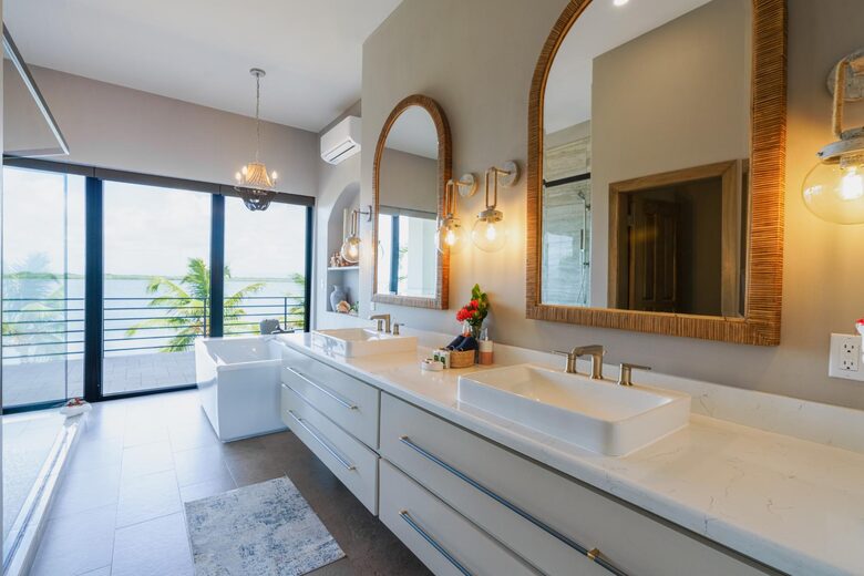 Villa Vaya Vista - 3 Story 4BR Waterfront Villa w/ Sunset Views - Maya Beach, Belize
