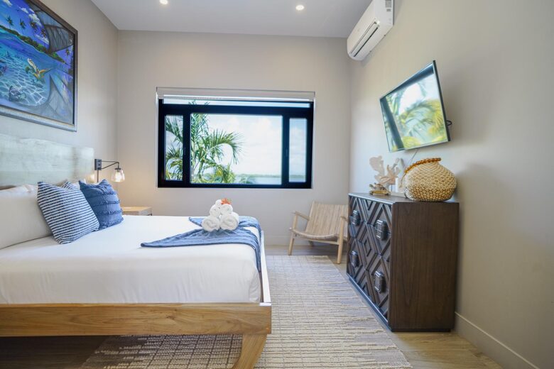 Villa Vaya Vista - 3 Story 4BR Waterfront Villa w/ Sunset Views - Maya Beach, Belize