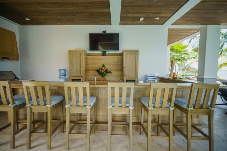 Villa Vaya Vista - 3 Story 4BR Waterfront Villa w/ Sunset Views - Maya Beach, Belize