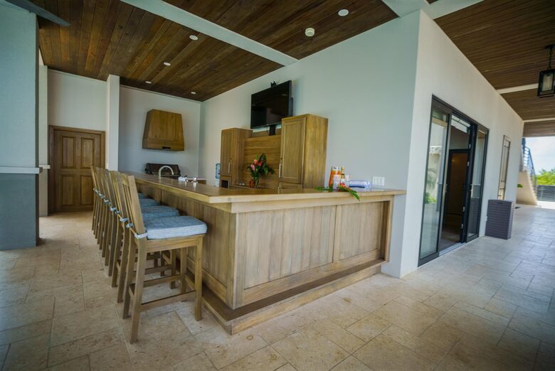 Villa Vaya Vista - 3 Story 4BR Waterfront Villa w/ Sunset Views - Maya Beach, Belize