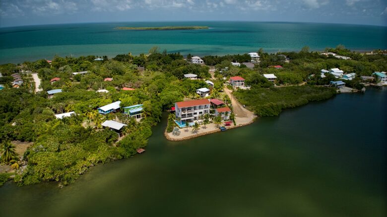 Villa Vaya Vista - 3 Story 4BR Waterfront Villa w/ Sunset Views - Maya Beach, Belize