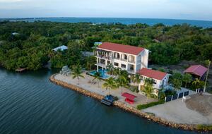 Villa Vaya Vista - 3 Story 4BR Waterfront Villa w/ Sunset Views - Maya Beach, Belize