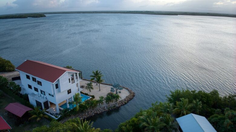 Villa Vaya Vista - 3 Story 4BR Waterfront Villa w/ Sunset Views - Maya Beach, Belize
