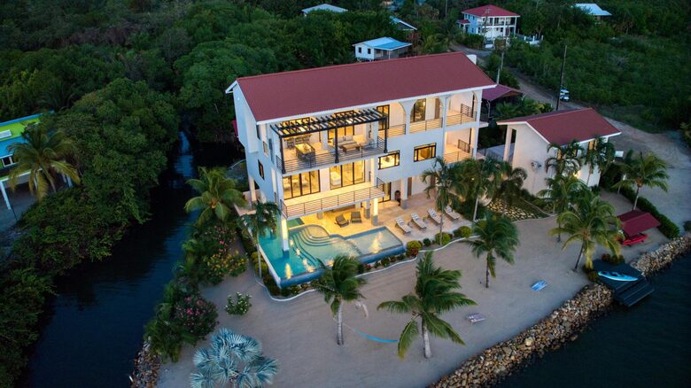 Villa Vaya Vista - 3 Story 4BR Waterfront Villa w/ Sunset Views - Maya Beach, Belize