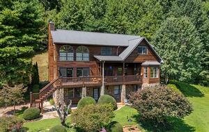 Rolling Pasture & Forest Escape in Franklin - Franklin, North Carolina