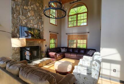 Rolling Pasture & Forest Escape in Franklin - Franklin, North Carolina
