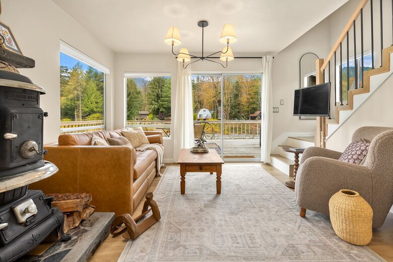 Cascade Mountain Wellness Retreat - Gold Bar, Washington