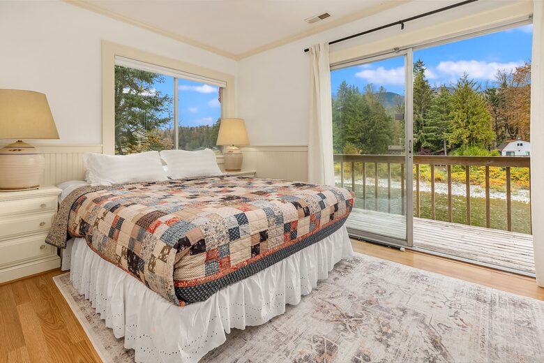 Cascade Mountain Wellness Retreat - Gold Bar, Washington