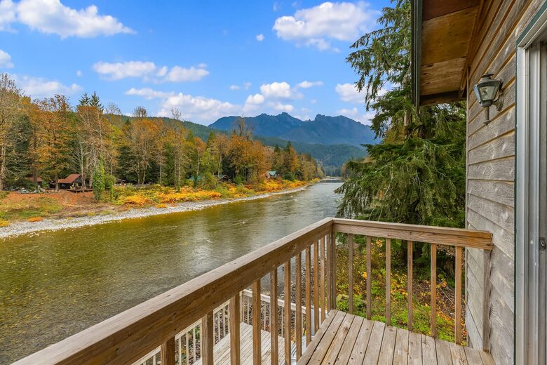 Cascade Mountain Wellness Retreat - Gold Bar, Washington