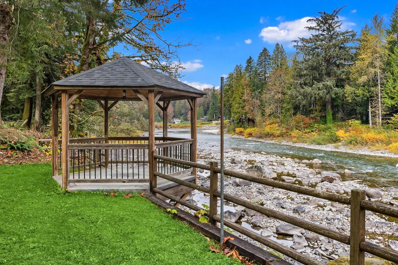 Cascade Mountain Wellness Retreat - Gold Bar, Washington