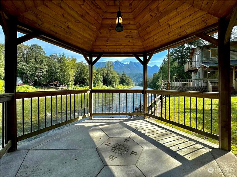 Cascade Mountain Wellness Retreat - Gold Bar, Washington
