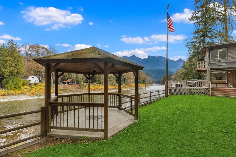 Cascade Mountain Wellness Retreat - Gold Bar, Washington