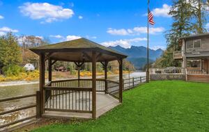 Cascade Mountain Wellness Retreat - Gold Bar, Washington