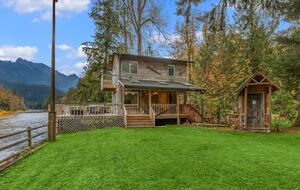 Cascade Mountain Wellness Retreat - Gold Bar, Washington