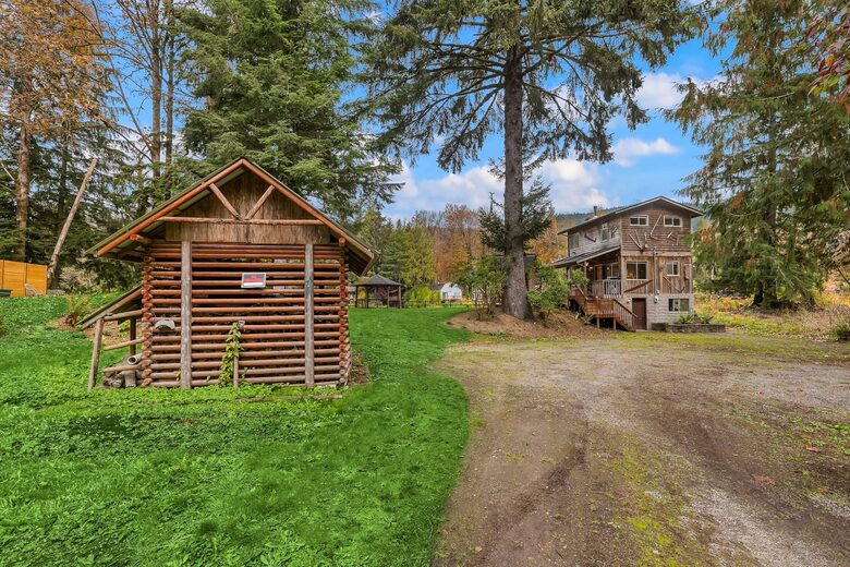 Cascade Mountain Wellness Retreat - Gold Bar, Washington