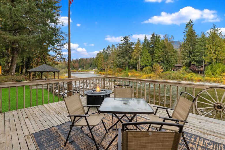 Cascade Mountain Wellness Retreat - Gold Bar, Washington