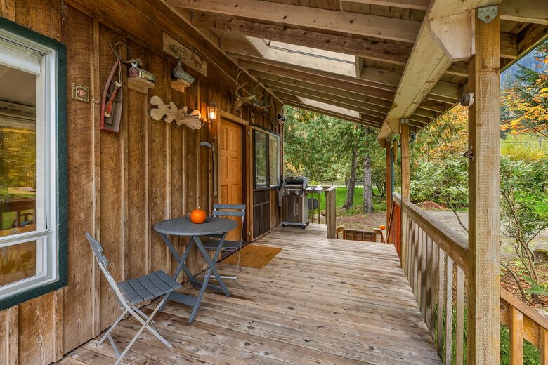 Cascade Mountain Wellness Retreat - Gold Bar, Washington