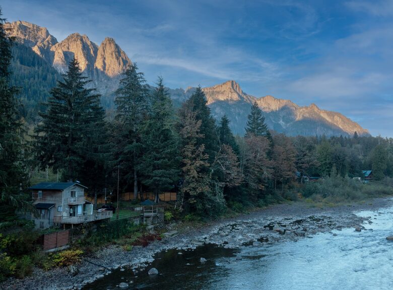 Cascade Mountain Wellness Retreat - Gold Bar, Washington
