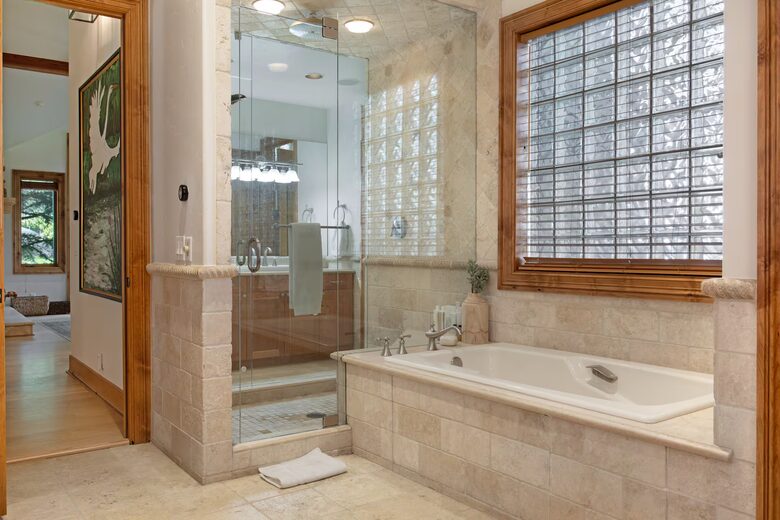 Luxury Golf Course Residence in EagleVail - Avon, Colorado