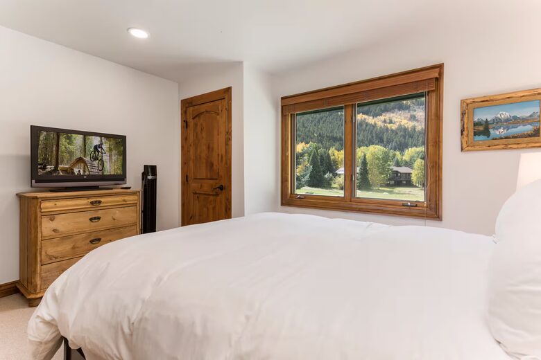 Luxury Golf Course Residence in EagleVail - Avon, Colorado