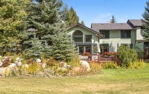 Luxury Golf Course Residence in EagleVail - Avon, Colorado