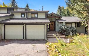 Luxury Golf Course Residence in EagleVail - Avon, Colorado