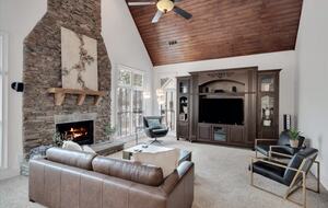 Family-Friendly Waterfront Retreat in Flowery Branch - Flowery Branch, Georgia