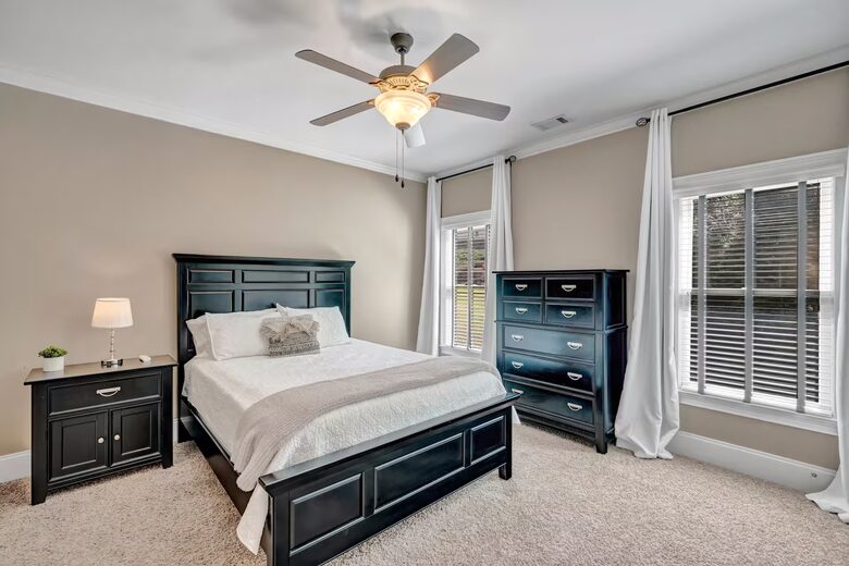 Family-Friendly Waterfront Retreat in Flowery Branch - Flowery Branch, Georgia