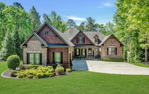 Family-Friendly Waterfront Retreat in Flowery Branch - Flowery Branch, Georgia
