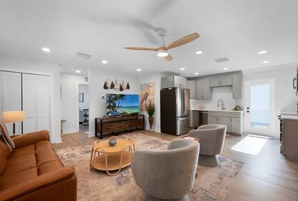 Bright Coastal Cottage on Anna Maria Island - Holmes Beach, Florida
