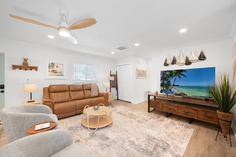 Bright Coastal Cottage on Anna Maria Island - Holmes Beach, Florida